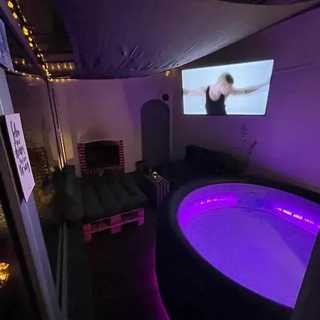 Heckespatz Relaxen Mit Whirlpool Und Pool - Ab Mitte Juni 23 - Am Waldrand * Hochstetten-Dhaun